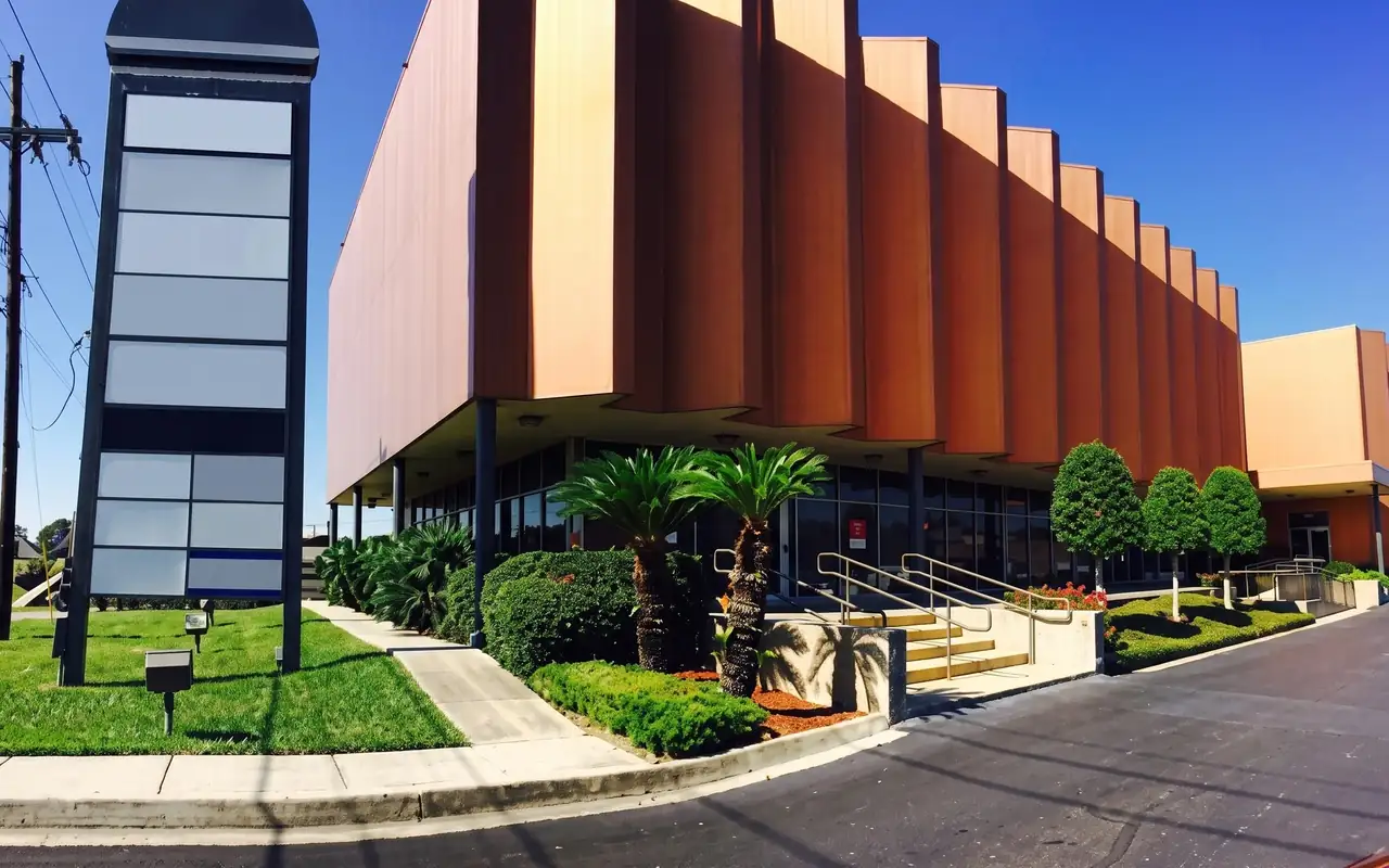 The office building at 4141 Veterans Memorial Blvd in Metairie, where the practice is in Suite 205.